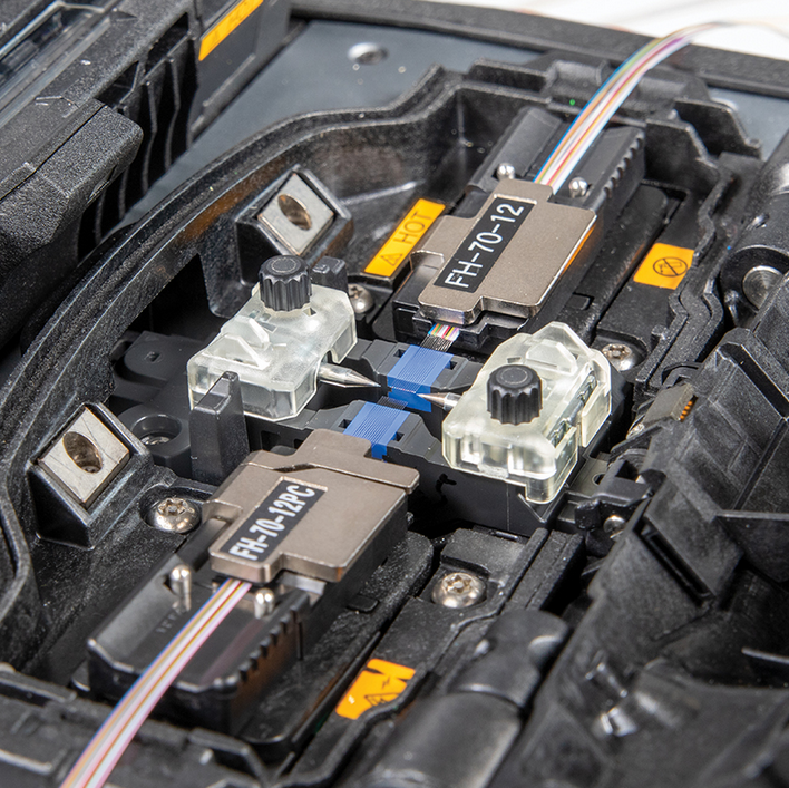 AFL-90R-Ribbon-Fusion-Splicer-Close-up.png